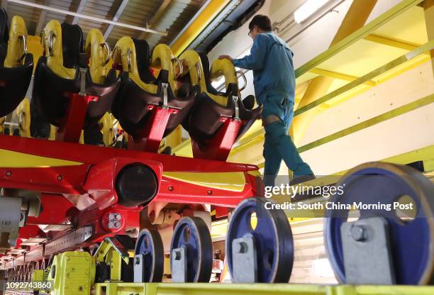 Hair Razor Ride Hair Raiser Photos and Premium High Res Pictures - Getty Images