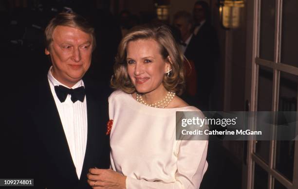 Mike Nichols and wife Diane Sawyer at a tribute to Nichols at the Waldorf Astoria hotel on February 27, 1990 in New York City, New York.