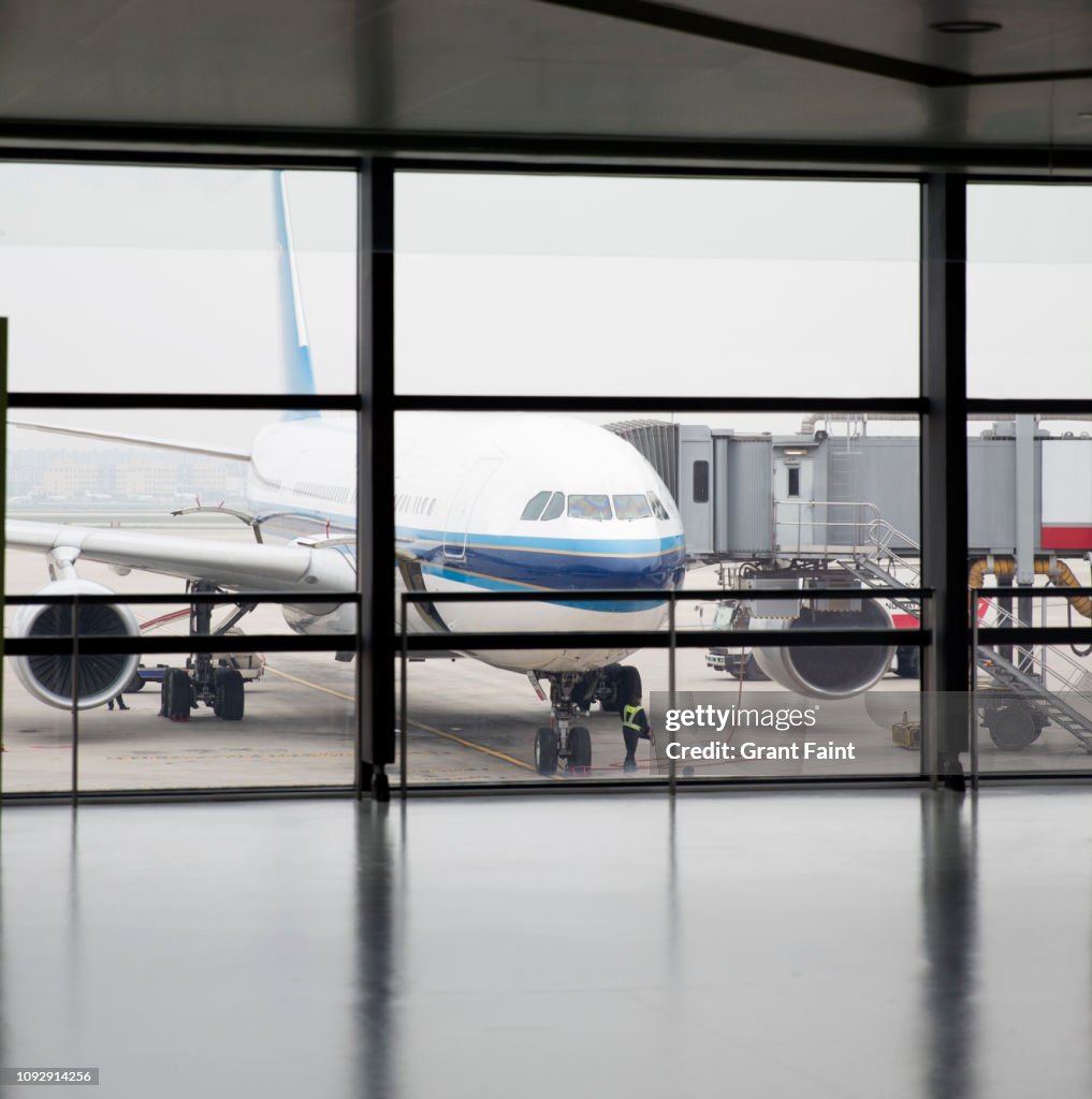 Airplane Loading Passengers High-Res Stock Photo - Getty Images