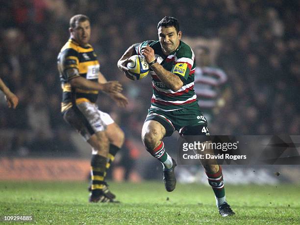 Jeremy Staunton of Leicester breaks clear to score a try during the Aviva Premiership match between Leicester Tigers v London Wasps at Welford Road...