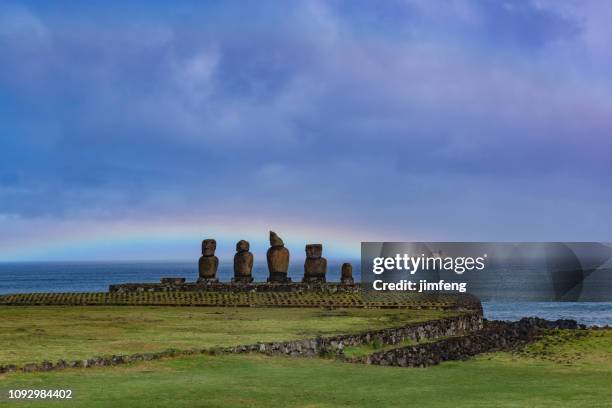 moa under rainbow - américa do sul imagens e fotografias de stock
