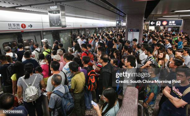 Tsuen Wan line service delay causes long queues at Prince Edward Station. 28JUL17 SCMP / Sam Tsang