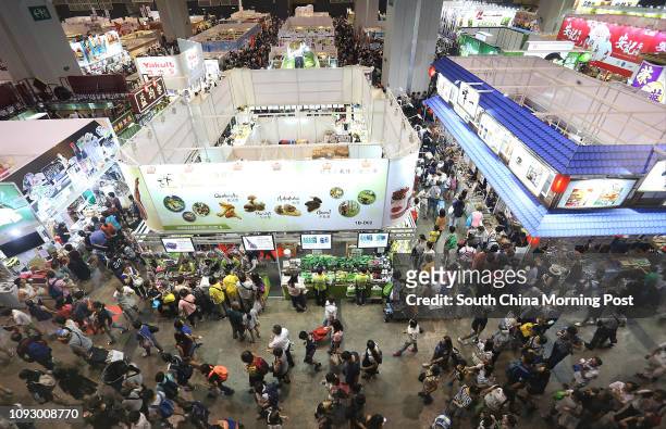 Crowd is seen at Food Expo at Hong Kong Convention and Exhibition Centre in Wan Chai. 21AUG17 SCMP / Dickson Lee