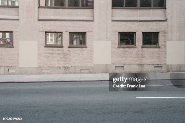 city road at morning,nyc - sidewalk ストック�フォトと画像