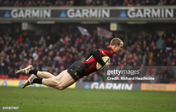 James Short dives over to score the third try for Saracens during the AVIVA Premiership match between Saracens and Leeds Carnegie at Vicarage Road on...