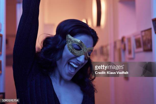 portrait of young woman wearing mask at new years party - new years eve 2019 stock-fotos und bilder