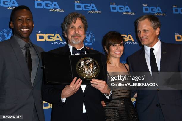 Director Peter Farrelly poses next to actors Mahershala Ali, Linda Cardellini and Viggo Mortensen with the Nomination Medallion for Outstanding...