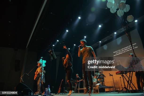 worship performance - gospel band stock pictures, royalty-free photos & images