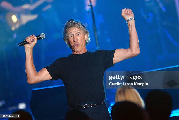 Musician Roger Waters performs at the VH1 Save The Music 10th Anniversary Gala at The Tent at Lincoln Center on September 20, 2007 in New York City.
