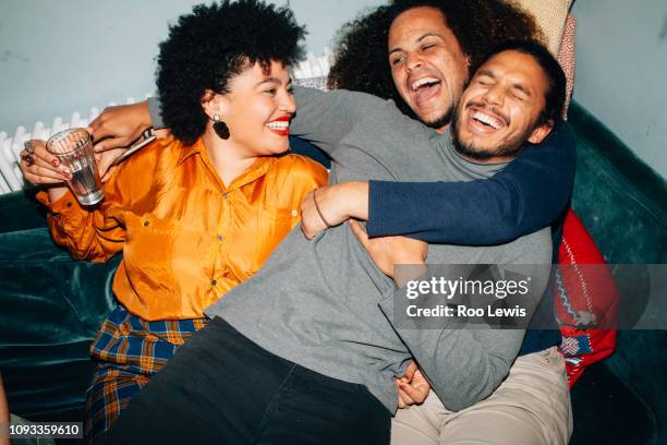 group of young people at a party taking photos - camisa cor de laranja - fotografias e filmes do acervo