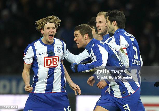 Roman Hubnik of Berlin celebrates the team's second goal with his team mates Peter Niemeyer , Pierre-Michel Lasogga and Andre Mijatovic during the...