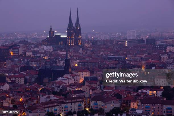 clermont-ferrand, city overview - puy de dôme imagens e fotografias de stock