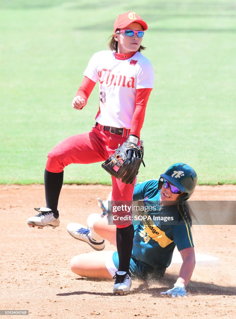 Huan Li of China (left) and Taylah Taylah Tsitsikronis of...