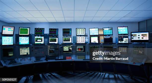 computer screens in control room - kontrollrum bildbanksfoton och bilder