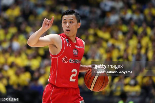 Yuki Togashi of Chiba Jets handles the ball during the Basketball 94th Emperor's Cup Final between Tochigi Brex and Chiba Jets at Saitama Super Arena...