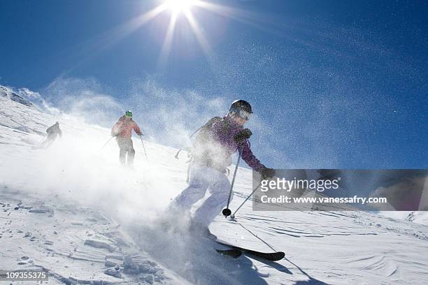 group ski off-piste, le fornet, val d'isere - sport d'hiver photos et images de collection