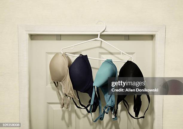 hang dry bra balance - ブラジャー ストックフォトと画像