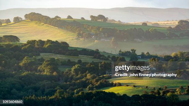 eccles pike, high peak, derbyshire. uk - buxton inglaterra fotografías e imágenes de stock