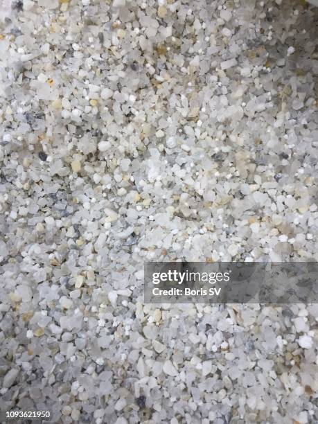 coarse road salt - salz streuen stock-fotos und bilder