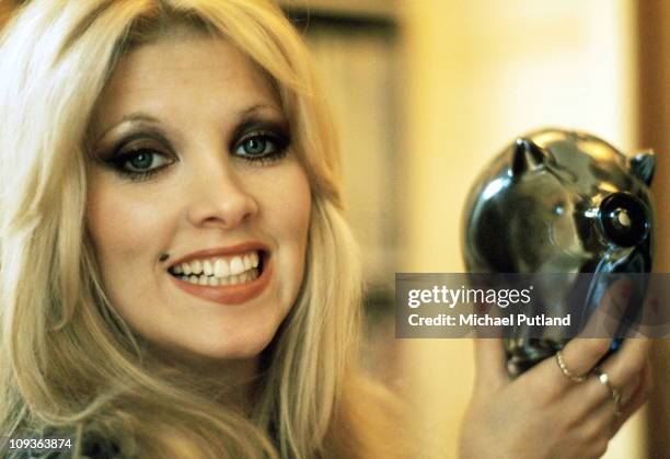 Lynsey de Paul, portrait, London, 1974.