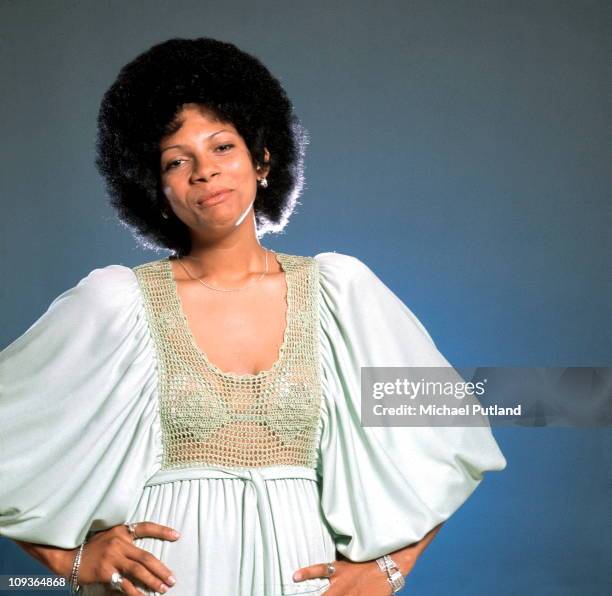Sandra R Cadogan 13 photos et images haute résolution de Susan Cadogan - Getty Images