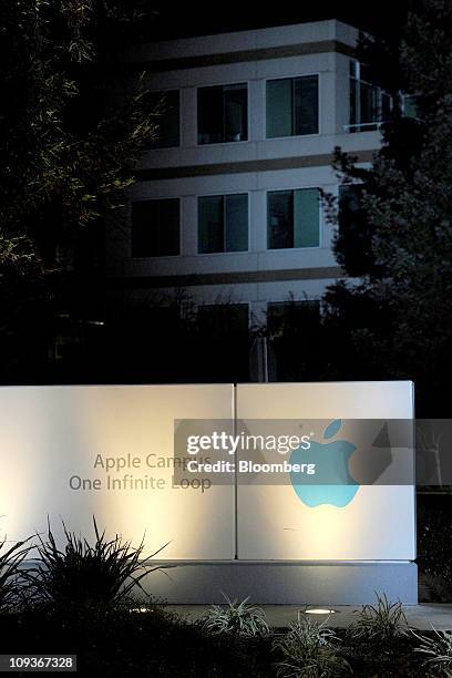 Apple Infinite Loop Photos and Premium High Res Pictures - Getty Images