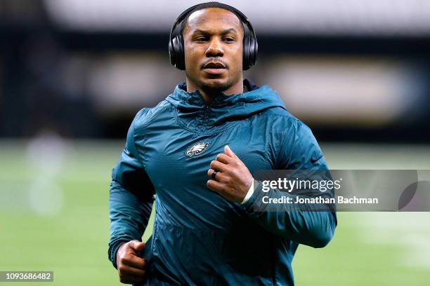 Darren Sproles of the Philadelphia Eagles warms up before the NFC Divisional Playoff against the New Orleans Saints at the Mercedes Benz Superdome on...