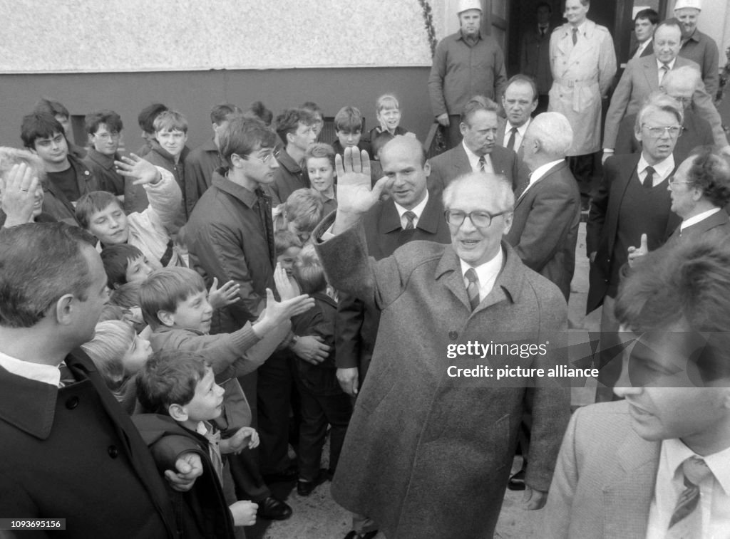 DDR - Übergabe 3 Millionste Wohnung mit Honecker