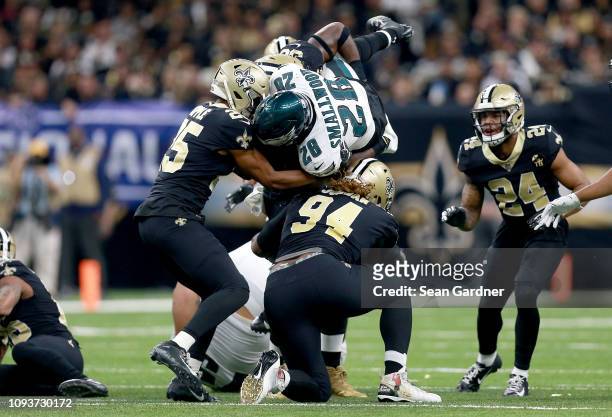 Wendell Smallwood of the Philadelphia Eagles dives for additional yards during the first quarter against the New Orleans Saints in the NFC Divisional...
