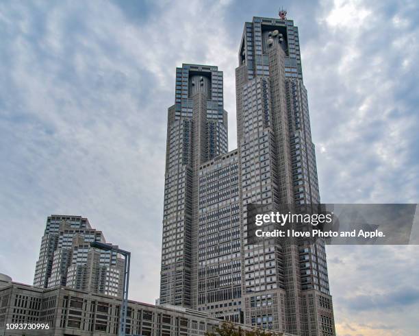 tokyo metropolitan government building - tokyo metropolitan government building stock pictures, royalty-free photos & images