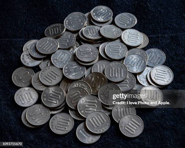 100 yen coin - 100 yen coin stock pictures, royalty-free photos & images