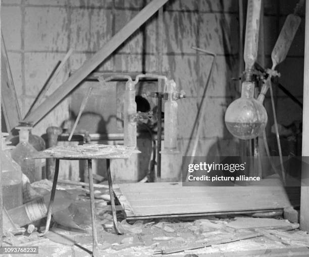 Explosion Labo 11 Explosion Chemie Photos & High Res Pictures - Getty Images