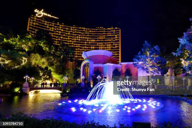 las vegas music water fountain at wynn - wynn las vegas stock pictures, royalty-free photos & images