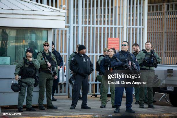 Prison Sort 323 Brooklyn Detention Complex Stock Photos, High-Res Pictures, and ...
