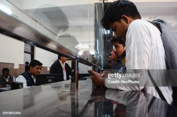 Ash Indian Photos and Premium High Res Pictures - Getty Images