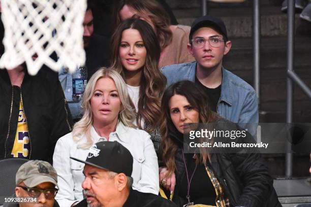 Kate Beckinsale, Stephen Simbari, Jeanie Buss and Linda Rambis attend a basketball game between the Los Angeles Lakers and the Cleveland Cavaliers at...