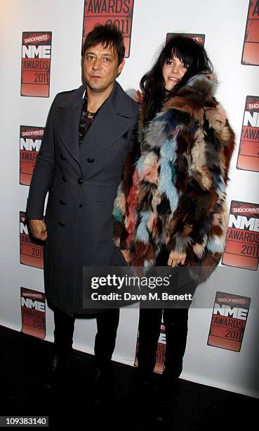 Jamie Hince and Alison Mosshart of The Kills pose against the Shockwaves NME Awards 2011 winners boards at Brixton Academy on February 23, 2011 in...