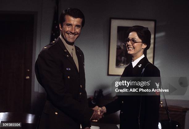 Pilot - "The New Original Wonder Woman" - Airdate: November 7, 1975. LYLE WAGGONER;LYNDA CARTER