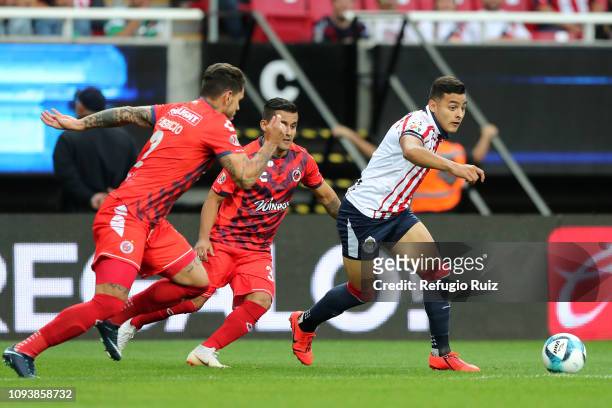 Ernesto Vega of Chivas fights for the ball with Enrique Pérez of Veracruz during the fifth round match between Chivas and Veracruz as part of the...