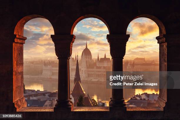 view of budapest with the hungarian parliament building - budapest foto e immagini stock