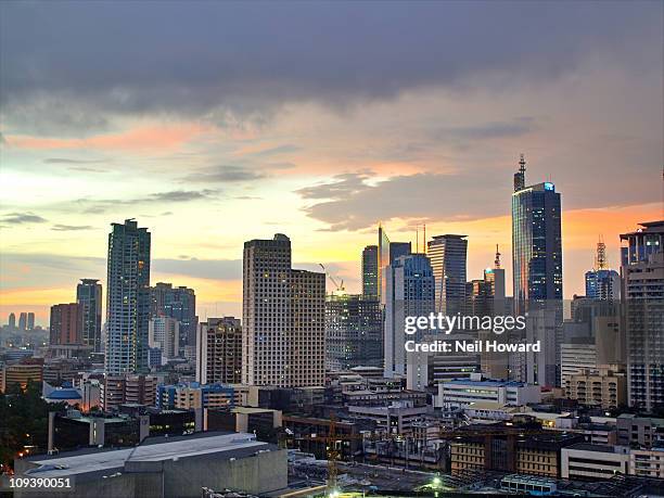 sunset over  makati city, manila - 馬尼拉大都會 個照片及圖片檔