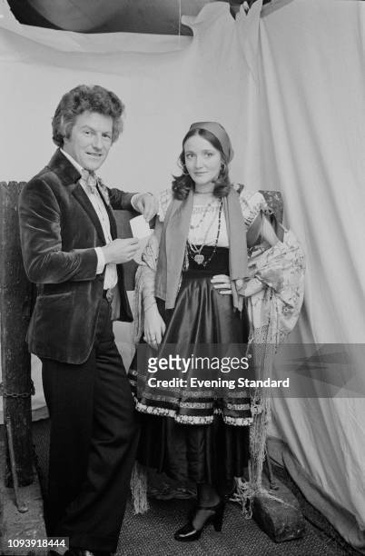 English photographer Patrick Anson, 5th Earl of Lichfield with his wife, Leonora Anson, Countess of Lichfield, UK, 6th May 1975.