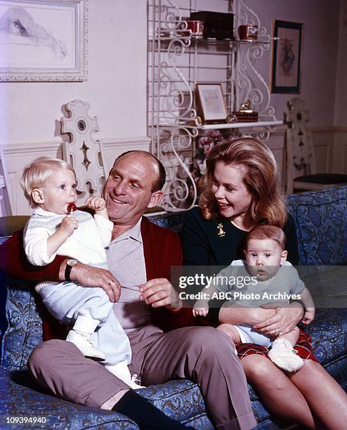 Elizabeth Montgomery At Home ELIZABETH MONTGOMERY WITH HUSBAND DIRECTOR WILLIAM ASHER AND SONS ROBERT DEVERELL ASHER AND WILLIAM ALLEN ASHER