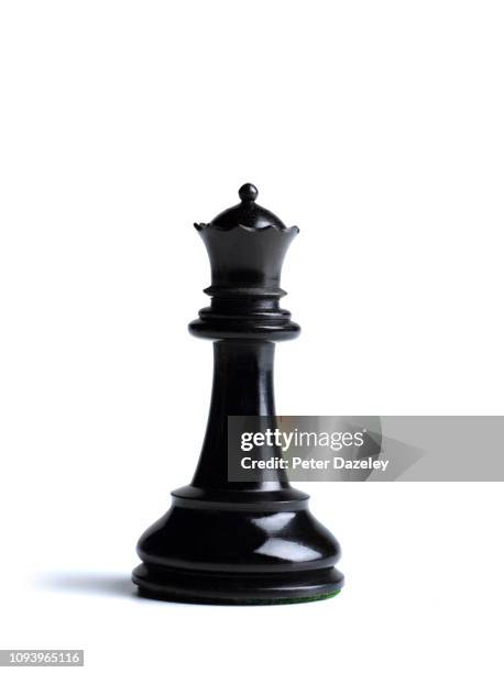 black queen chess piece - schaken stockfoto's en -beelden