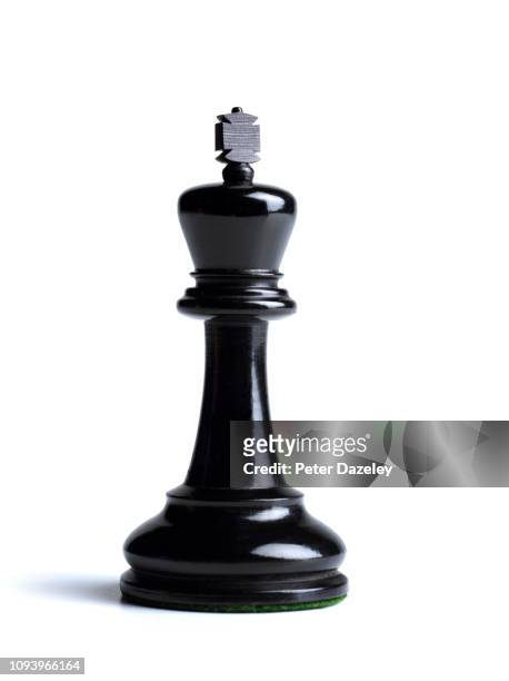 black king chess piece - reyes y reinas fotografías e imágenes de stock