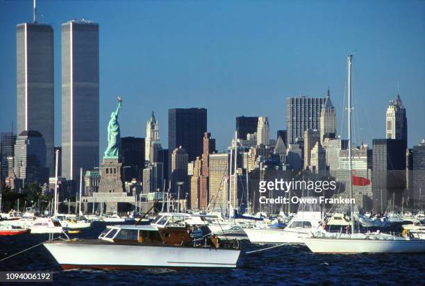 new york harbor in july 1986 -manhattan, world trade center, statue of liberty, yachts and other boats - statue of liberty in new york city stock pictures, royalty-free photos & images