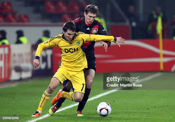 Daniel Schwaab of Leverkusen and Denys Oliynyk of Kharkiv battle for the ball during the UEFA Europa League Group B match between Bayer Leverkusen...