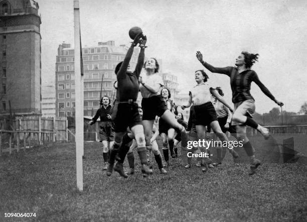 Two women's football team fight for the ball during a match between Fémina Sport and Hirondelles on December 25, 1934. - Fémina Sport is a women's...