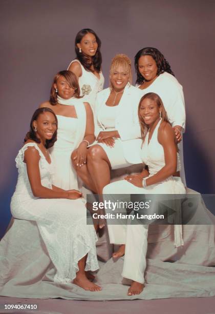 The Price/Williams family Lyndrea Price, Oracene Price, Isha Price, Serena Williams, Venus Williams and Yetunde Pricepose for a portrait in Los...