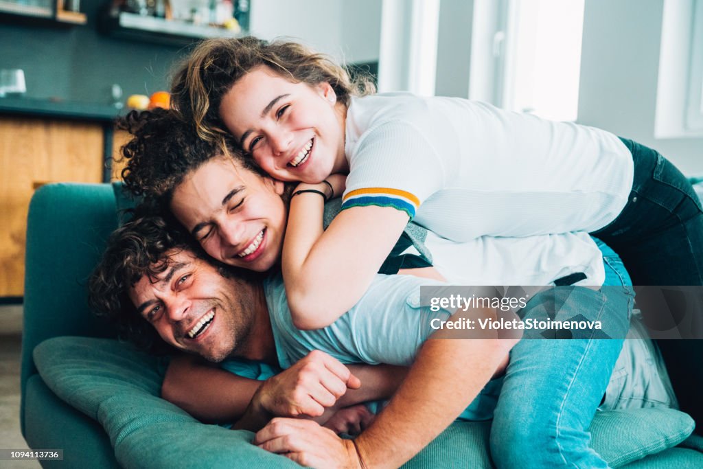 Glücklicher Vater mit Teenagern